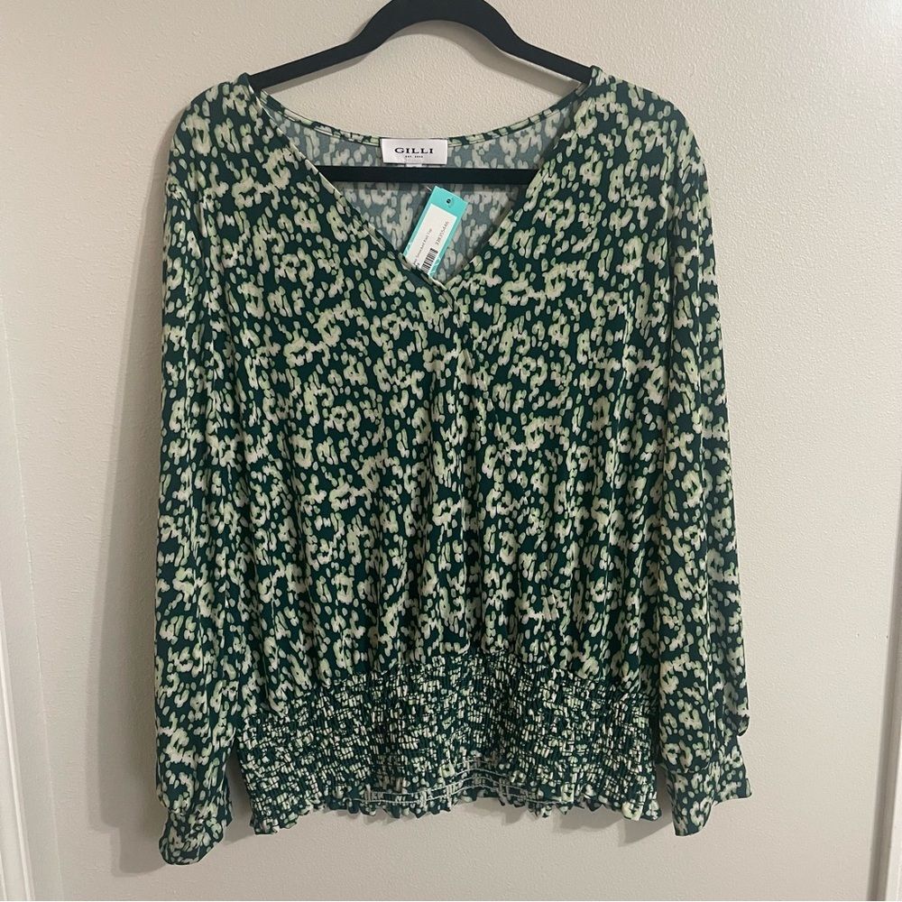 Gilli Green and White Women's Top NWT 1X
